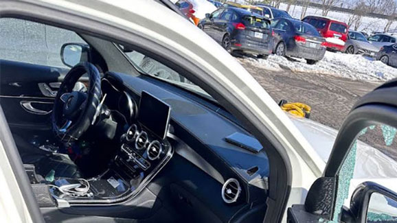 mobile auto glass repair and replacement service in Burlington, Oakville, Milton, and Hamilton by Autoglass Legend